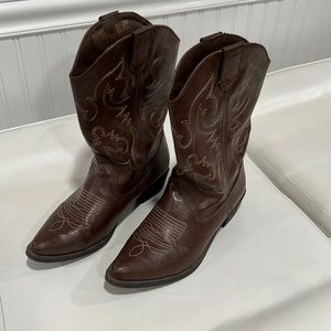 Brown cowgirl boots